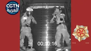 جنديان من البحرية الصينية يرتديان بدلة الحماية من الحرائق في الظلام التام خلال 39 ثانية  جنديان من البحرية الصينية يرتديان بدلة الحماية من الحرائق في الظلام التام خلال 39 ثانية