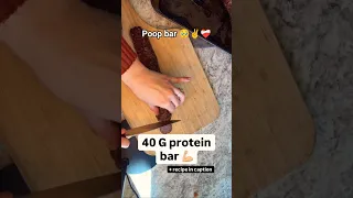 لوح البروتين أشبه بلوح براز      مضحك دندنها