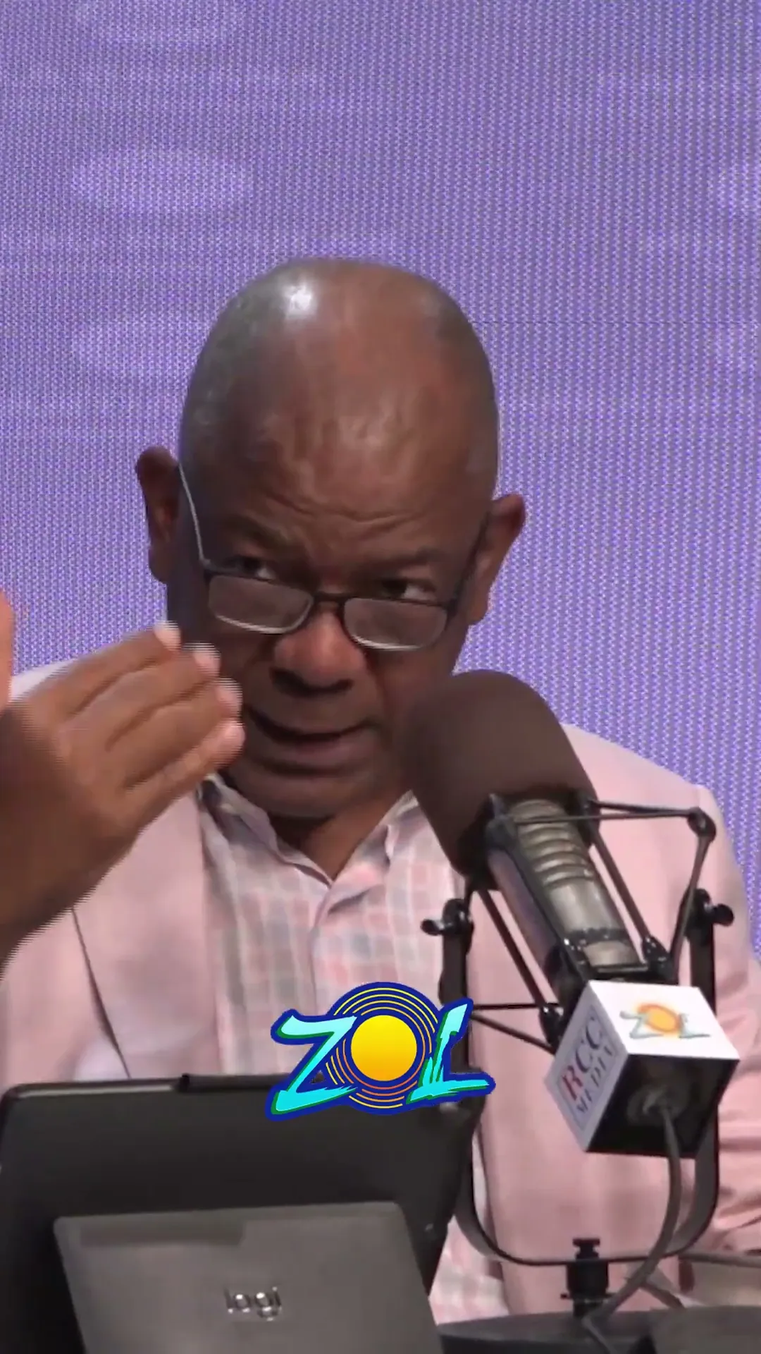 SALVADOR HOLGUÍN DENUNCIA AGRESIÓN EN MADRID