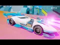 L’affrontement ultime entre Coop et le Professeur Rétro !  🔥 🏁 | Hot Wheels Let’s Race