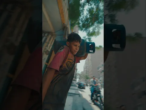 بطل مصري صغير صنعتة الظروف