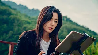 بنت قوية بتشتغل فى تسلق الجبال فى قريتها وعشان كدا بيخلوها تساعد واحد جديد للفريق بيحلم احلام غريبة 