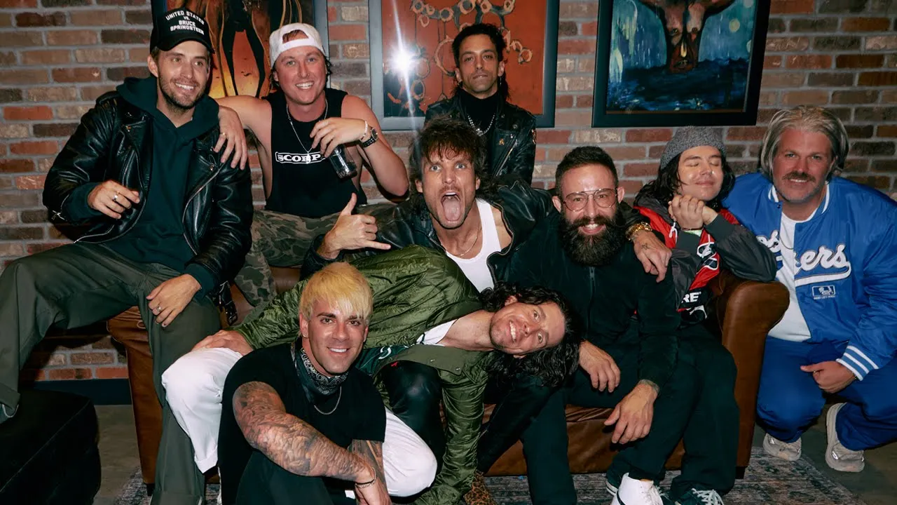 BOYS LIKE GIRLS - THE OUTSIDE (OUTSIDERS VERSION) 3OH!3, State Champs, The Summer Set, The Ready Set