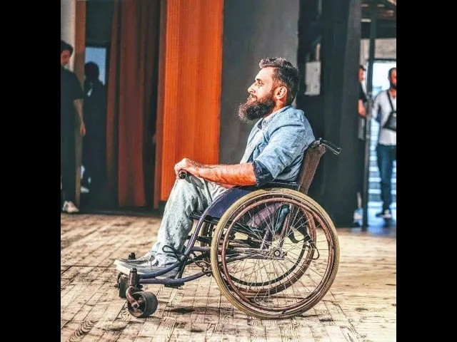 თორნიკე ტურაბელიძე - წყაროს თავზე გოგო მიდის / Tornike Turabelidze - Wyaros Tavze Gogo Midis