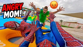 SPIDER-MAN TWINS ESCAPING ANGRY MOM AT WATER PARK (Funny ParkourPOV Comedy)