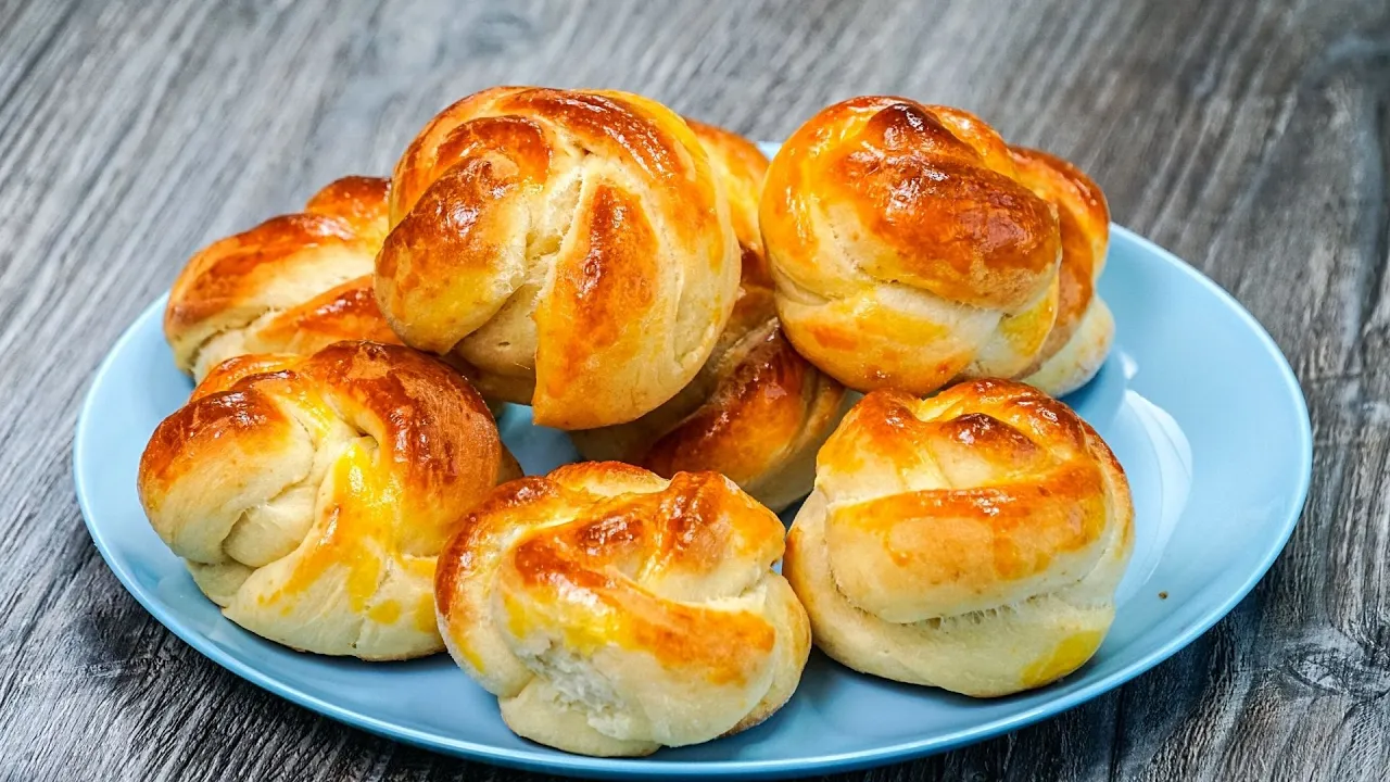 
          
          
          
            
            Schnelle Brötchen ohne Hefe und mit wenigen Zutaten!
          
        . 