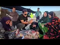 Download Lagu Mahmoud's hands in his mother's hands; why did grandma faint?