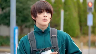 طالب بينتقل لمدرسه جديده وبيمثل انه قبيح علشان البنات تتنمر عليه بس الصدمه لما بيغير شكله ملخص مسلسل 