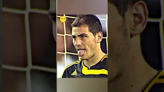 تصديات العملاقين بوفون وأيكر كاسياس Sports Footballshorts Footballgame Footballskills 