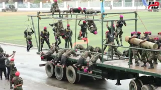 USIGUSE MOTO WA MAKOMANDOO WA TANZANIA WANING INIA JUU YA KAMBA NA KUPIGA TIZI JUU YA GARI LA JESHI 