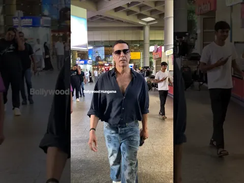 KHILADI KUMAR AKA #akshaykumar clicked at the #airport in SWAG #shorts