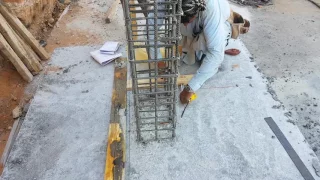 كيفيه تأكيس الأعمده بعد الانتهاء من القواعد 