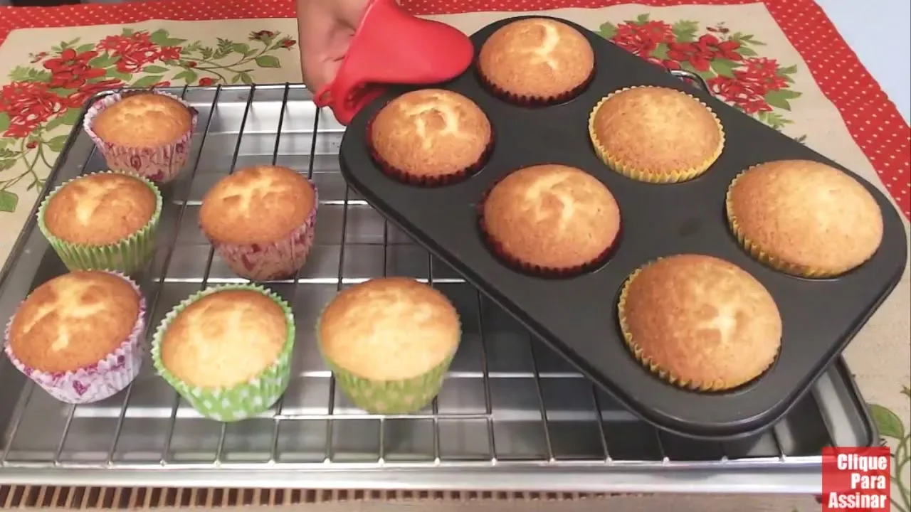 SUPER CUPCAKE DE BAUNILHA RÁPIDO E IRRESISTÍVEL RECEITA MUITO FÁCIL