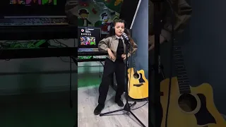 اجمل طفله تغني اغنيه تركيه ناز لايك اشتراك 