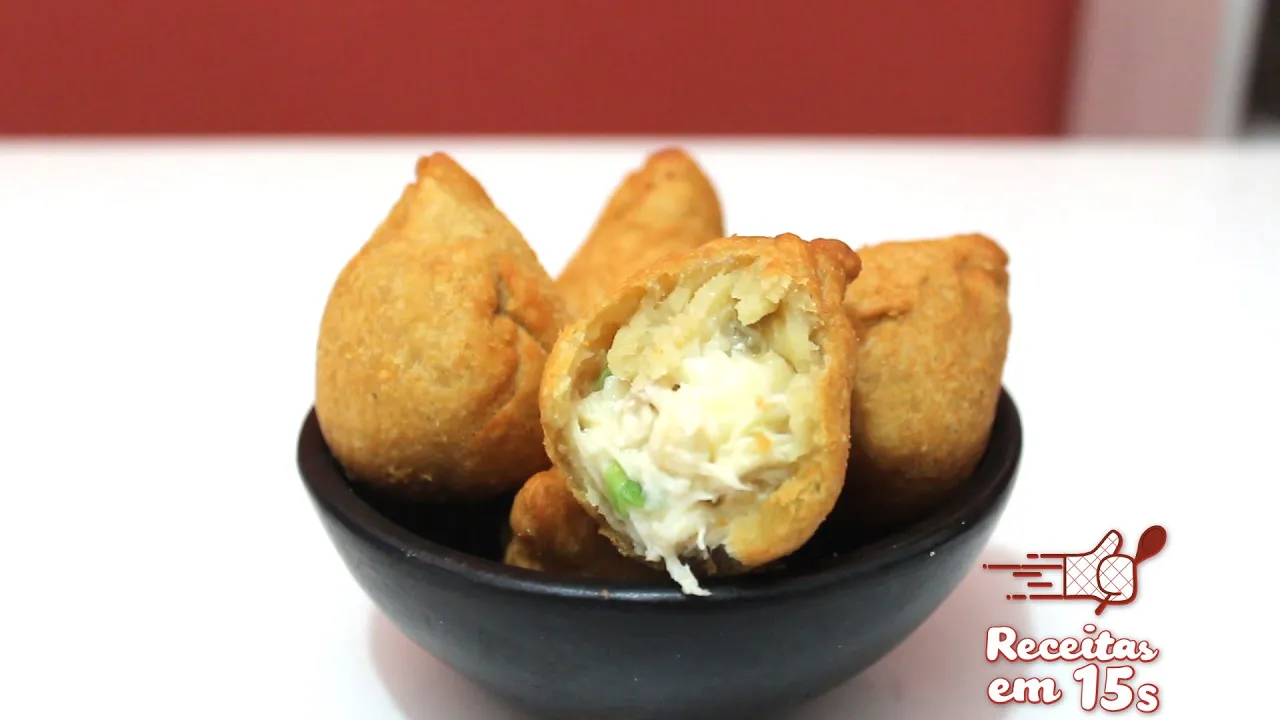 COXINHA DE FRANGO COM CATUPIRY EM 15 SEGUNDOS