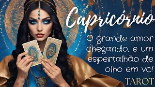 CAPRICÓRNIO ♑ O GRANDE AMOR CHEGANDO, E UM(A) ESPERTALHÃO DE OLHO EM VOCÊ!