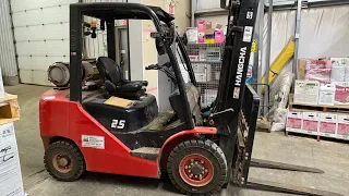 How to operate a forklift