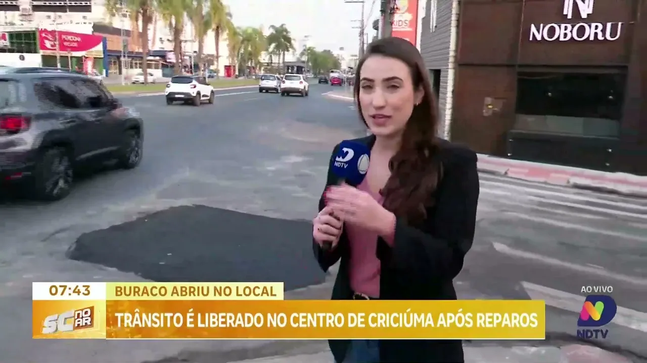 Trânsito liberado na Rua Itajaí em Criciúma após reparos em buraco