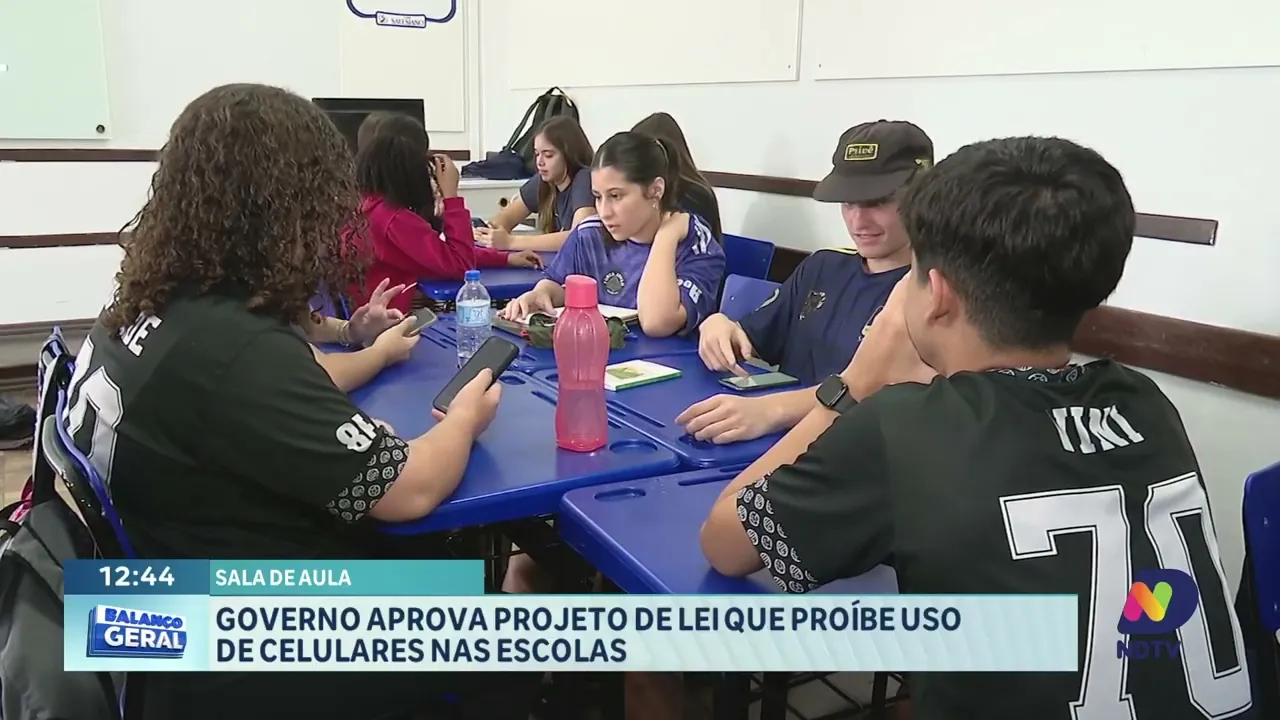 Proibição de celulares nas escolas é aprovada na Câmara dos Deputados