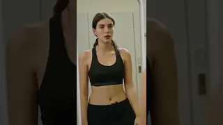 ترك شعرها منسدلا بدا جميلا جد ا على هزال فضيلة هانم و بناتها Shorts 