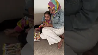 لعب و تلوين و عصير  وقتنا المفضل انا و فايا   دندنها