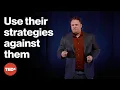 Download Lagu How to recognize a master manipulator | Dan Jones | TEDxReno
