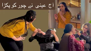 aj any nay chor ko paqra any desi vlogger savera chor viral 