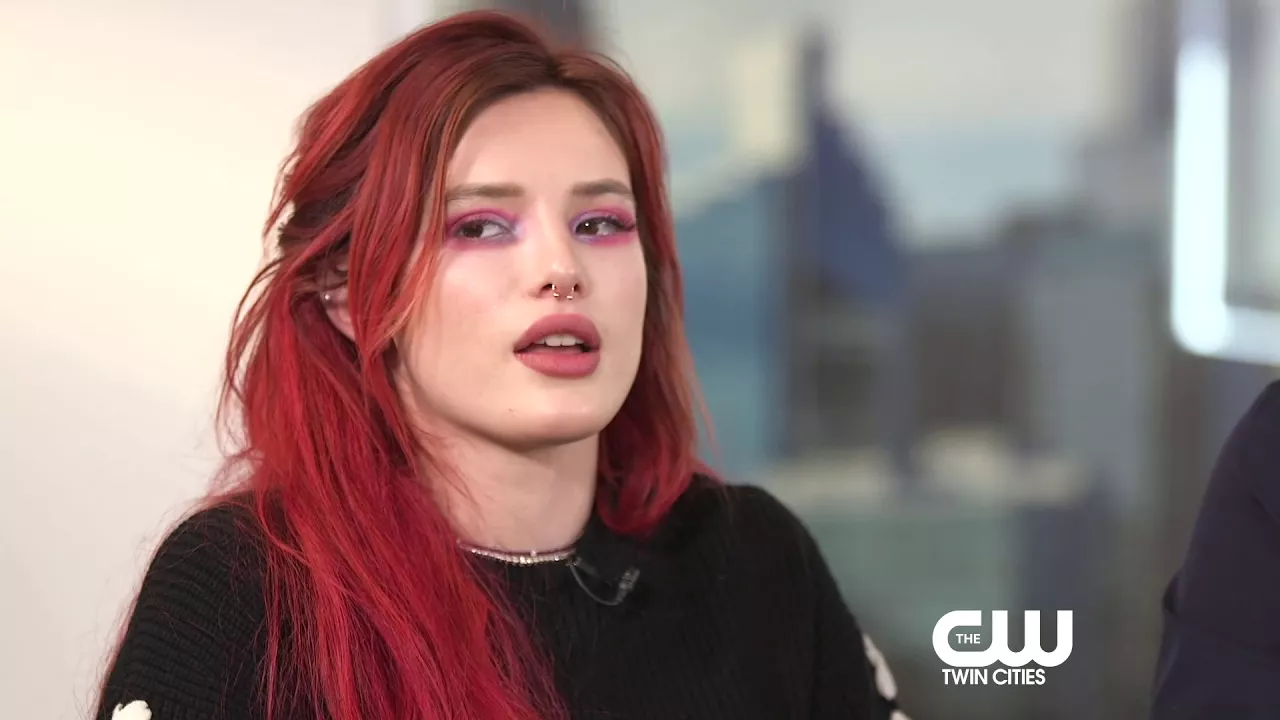 Does Bella Thorne actually sing in Midnight Sun?