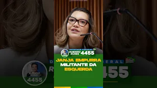 - Janja abraçando Macron: diplomacia.- Eleitora abraçando Lula: “tira a mão do meu velho”😂 #shorts