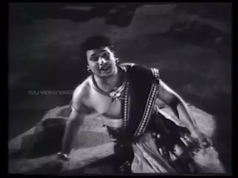 Kan Kavarum Silaiye - YouTube