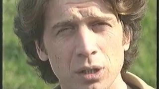 Crop circles being made by Ufos live 1997