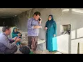 Download Lagu Noorbakhsh's resolute decision to leave home forever due to the family's constant problems.