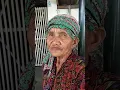 nenek super nyanyi \