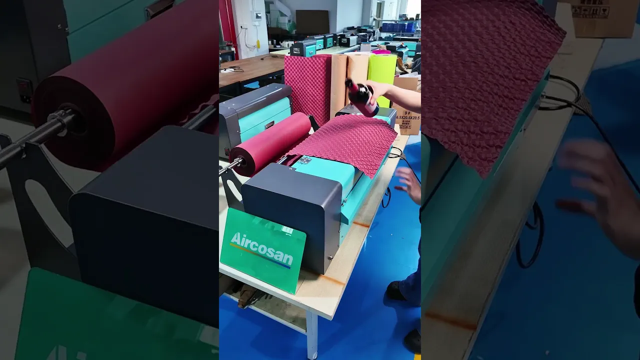 Machine à bulles en papier kraft, papier élastique absorbant les chocs pour une expédition transfrontalière sans risque.