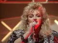 Bonnie Tyler - Holding Out For A Hero [Top Of The Pops 1985]