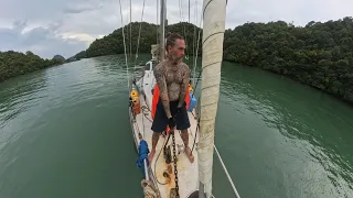 360 video of Hauling up at Pulau Dayang Bunting, Langkawi – Pan Around Using Your Phone!