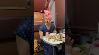 РОДИТЕЛИ В ПОЕЗДЕ