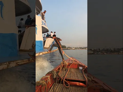 How a boat was tied to a moving ship in a hurry. How a trawler was tied to a Sampad launch. #shorts
