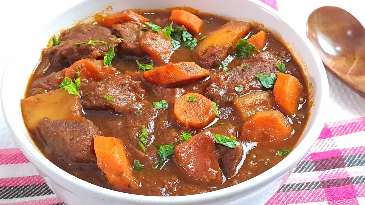 Goulash Recipe - How to make Hungarian Goulash (Paprika Beef Stew)