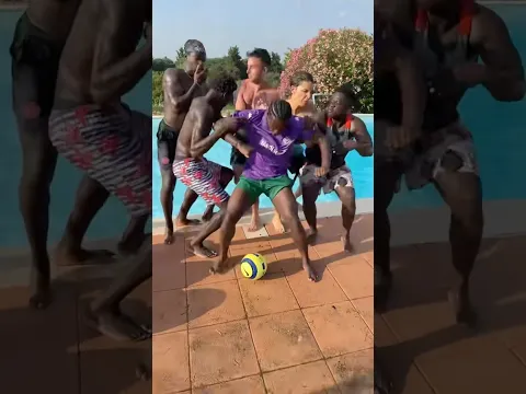Video Thumbnail: Nessuno mi sposta come Moise kean 🤣 #moisekean #virale #offsamuel #trend
