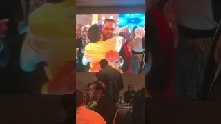 كل الفرح قام يرقص ع السلام دندنها