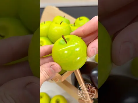Granny Smith Apple! 🍏 And a fully functional Chocolate wheelbarrow! #amauryguichon #chocolate