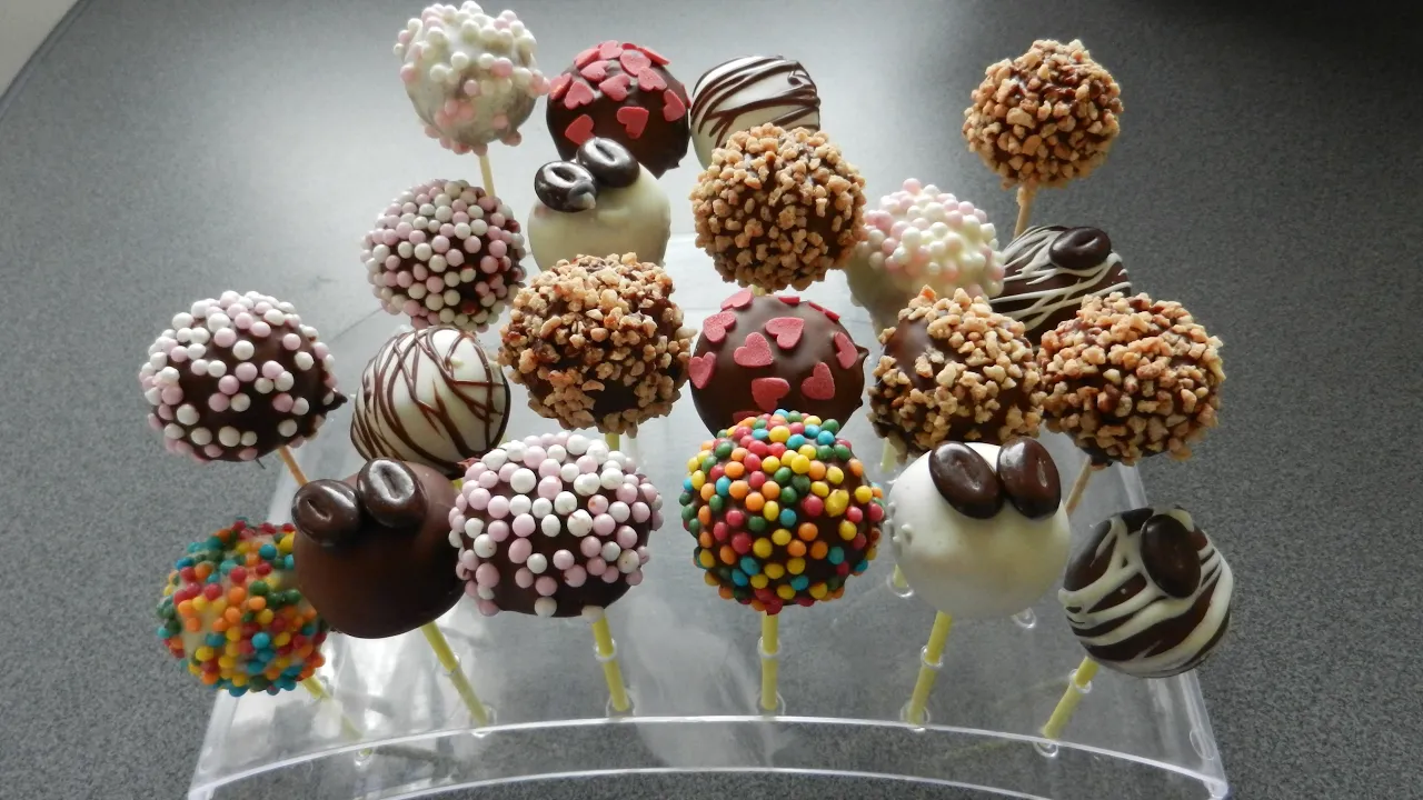 Bei mir beginnt heute mein Valentins-Special: ich starte mit leckeren schokoladigen Cakepops, die ic. 