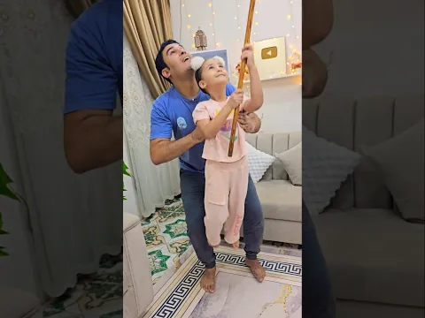 Cute baby helps bird 🐦❤️👼