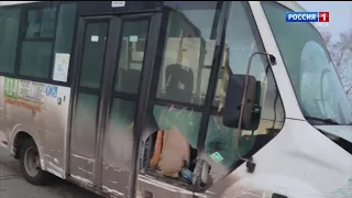 Маршрутка в Омске наехала сразу на три автомобиля