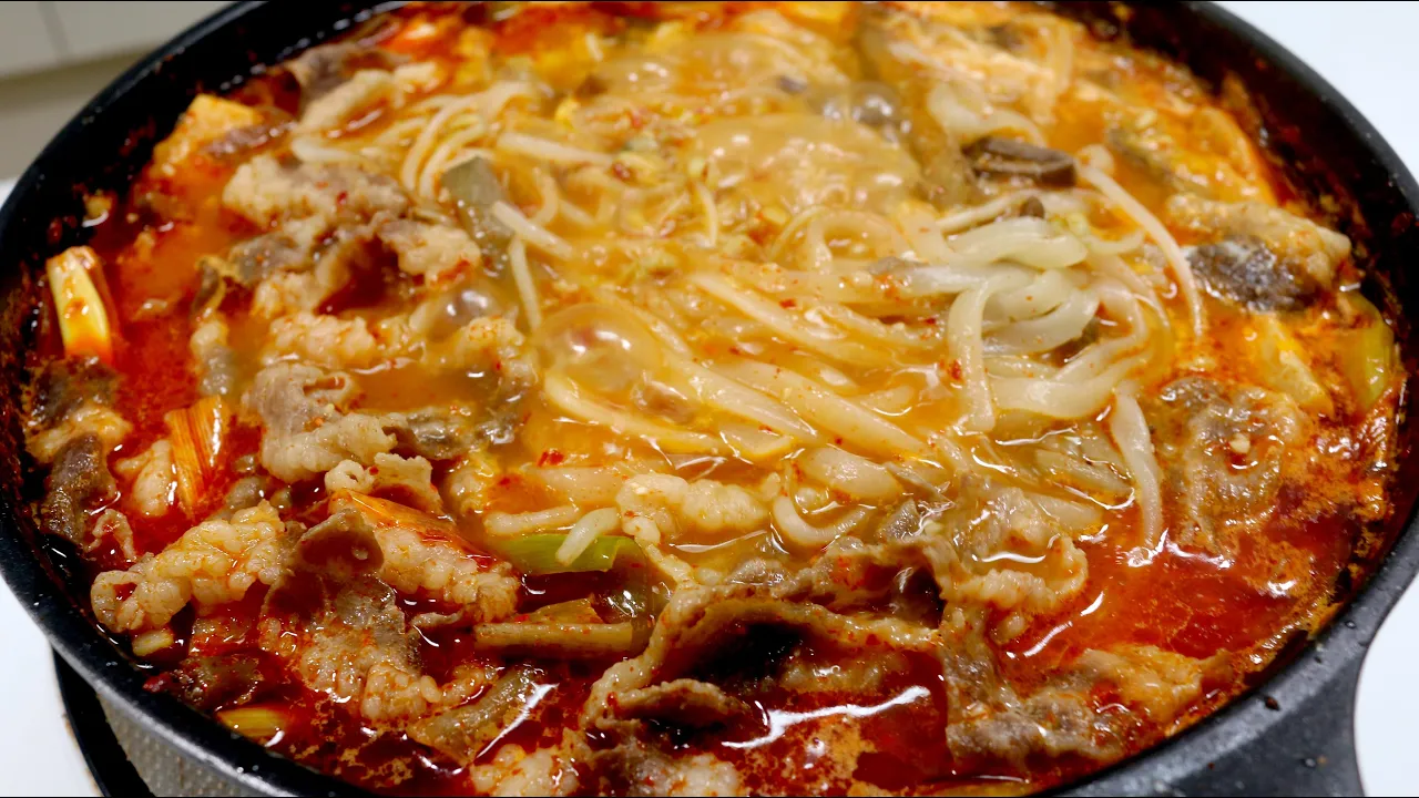 차돌박이 육개장 칼국수