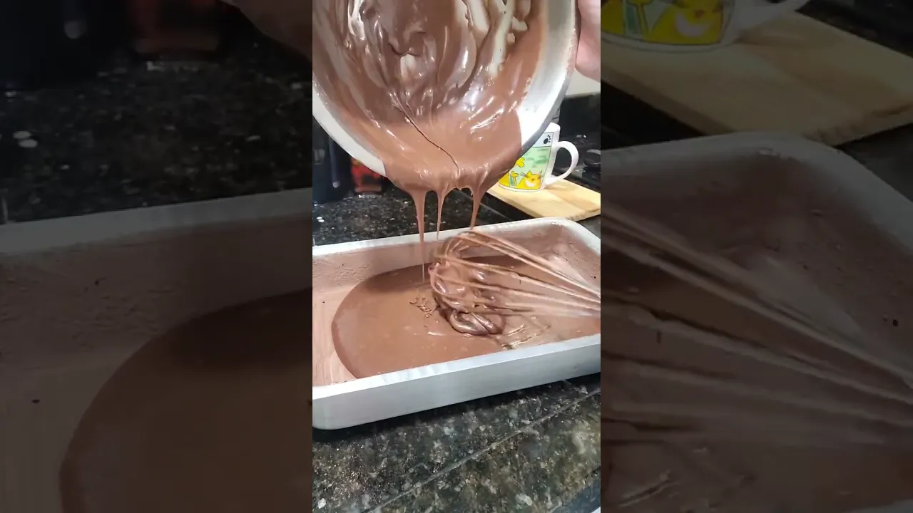 RECEITA DE BROWNIE FÁCIL E RÁPIDO #BROWNIE #RECEITADEBROWNIE #RECEITASRAPIDAS#BROWNIES #CHOCOLATE