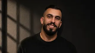 دقو الطبول وزغرتو مبروك عليكي وعليي درس العشاق انا وياكي وحده حال بوب عياش دندنها