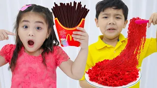 Download Annie Pretend Play with Kitchen Restaurant Toys and Real Food MP3