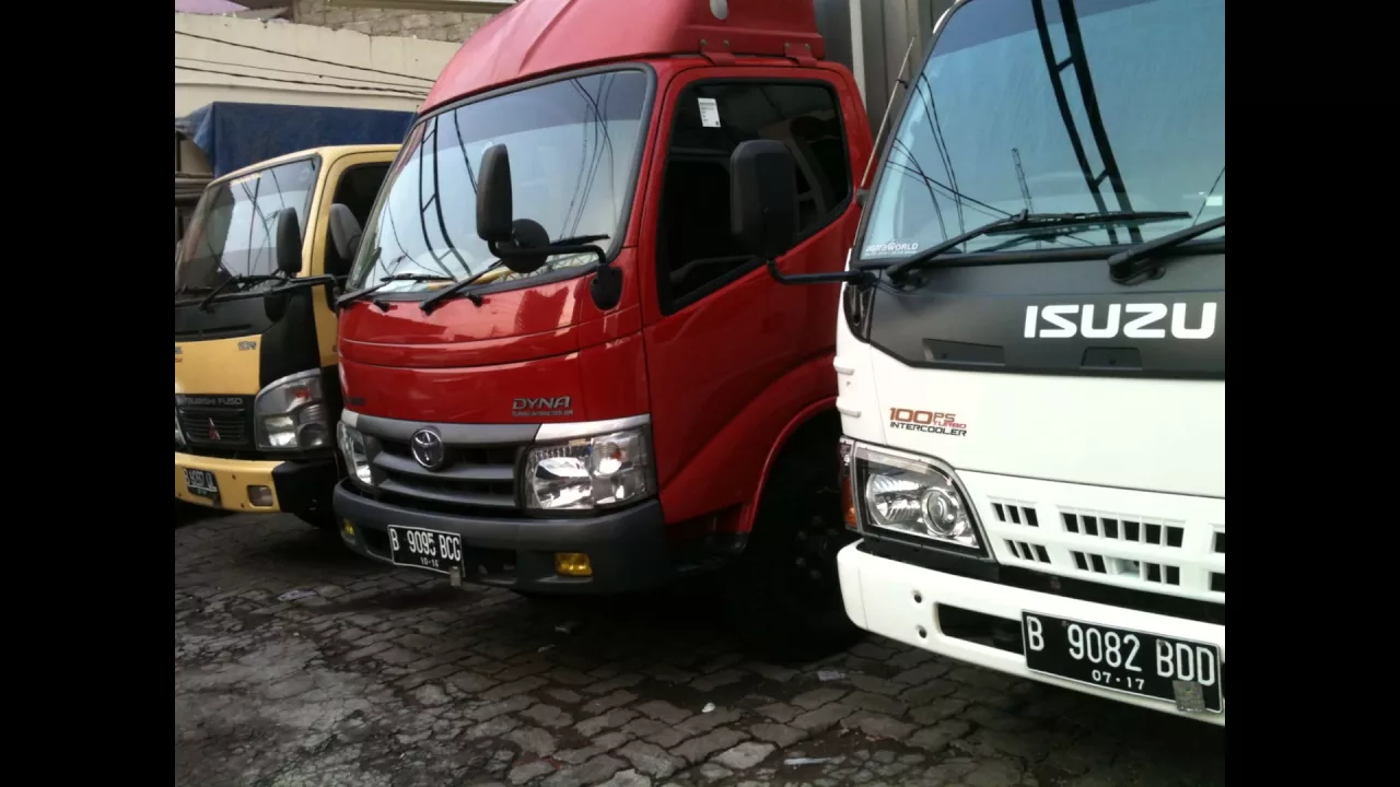 Sewa mobil murah / truk box